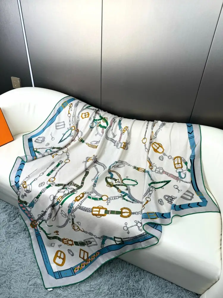 Hermes Scarf of cashmere — Photo 4