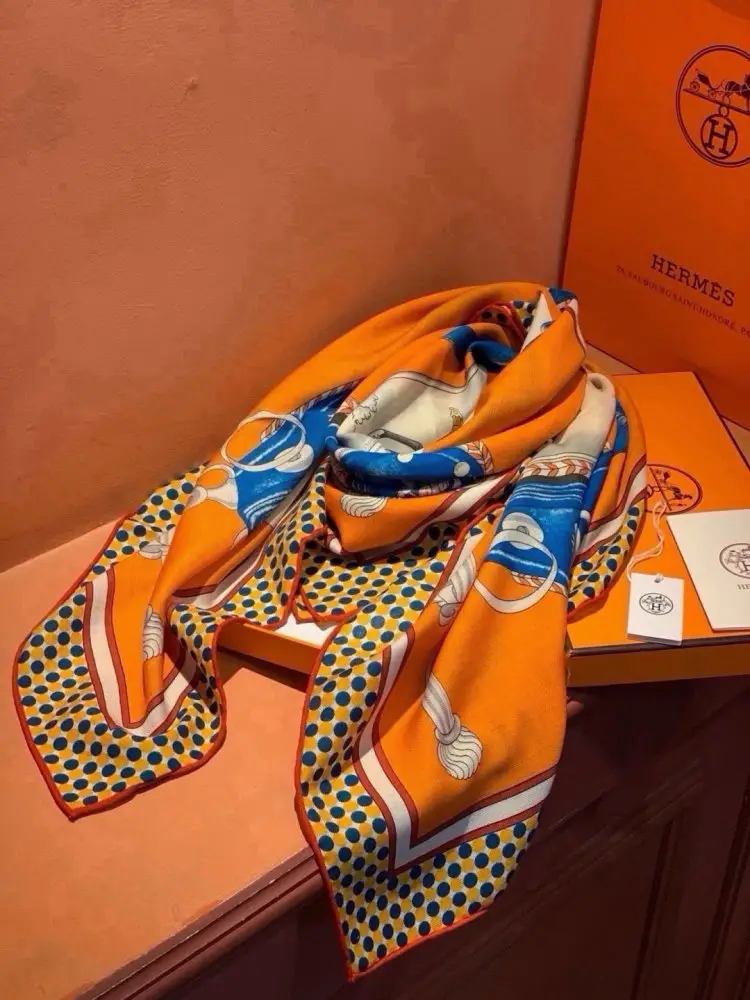 Hermes Scarf of cashmere — Photo 4