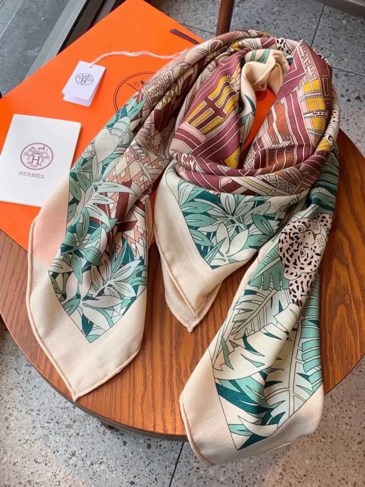 Hermes Scarf of cashmere — Photo 4