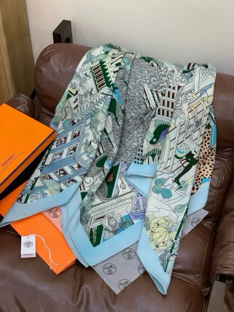 Hermes Scarf of cashmere — Photo 4