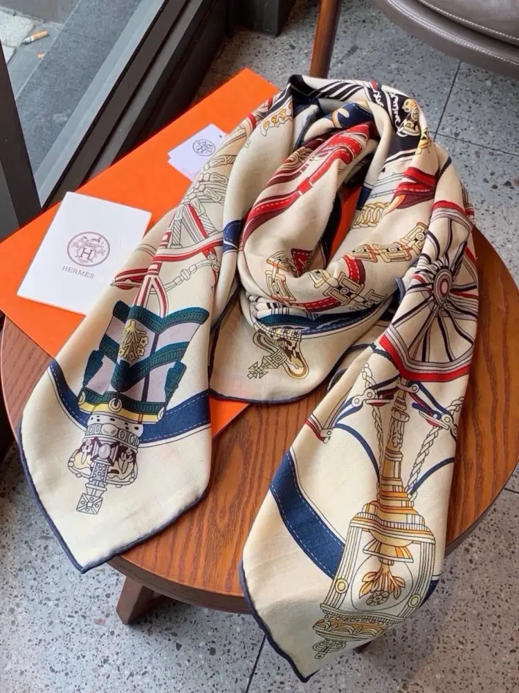 Hermes Scarf of cashmere — Photo 4