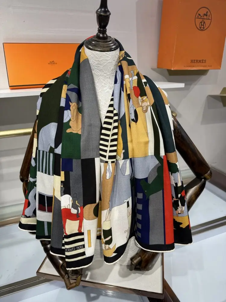 Hermes Scarf of cashmere — Photo 4