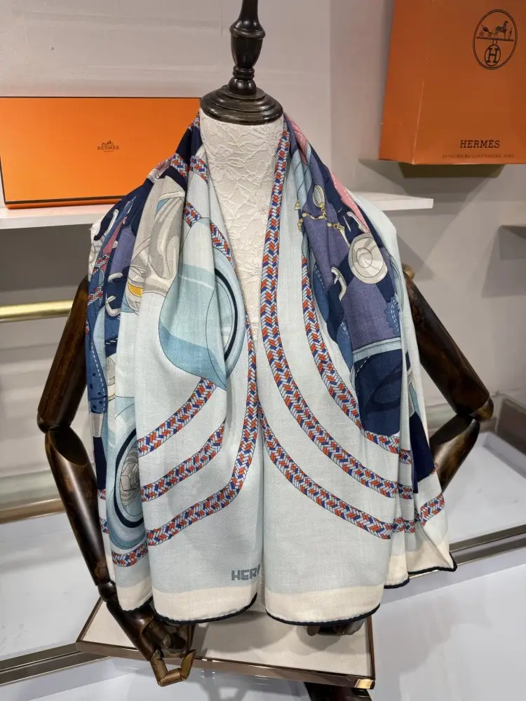Hermes Scarf of cashmere — Photo 4