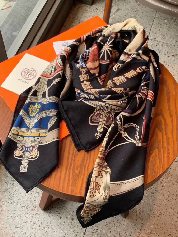 Hermes Scarf of cashmere — Photo 4
