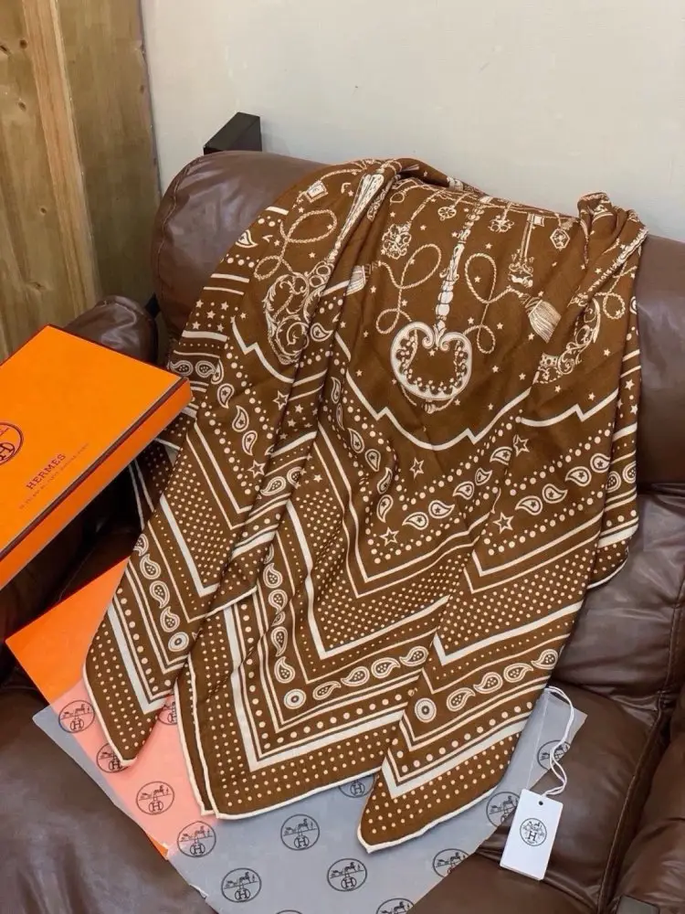 Hermes Scarf of cashmere — Photo 4