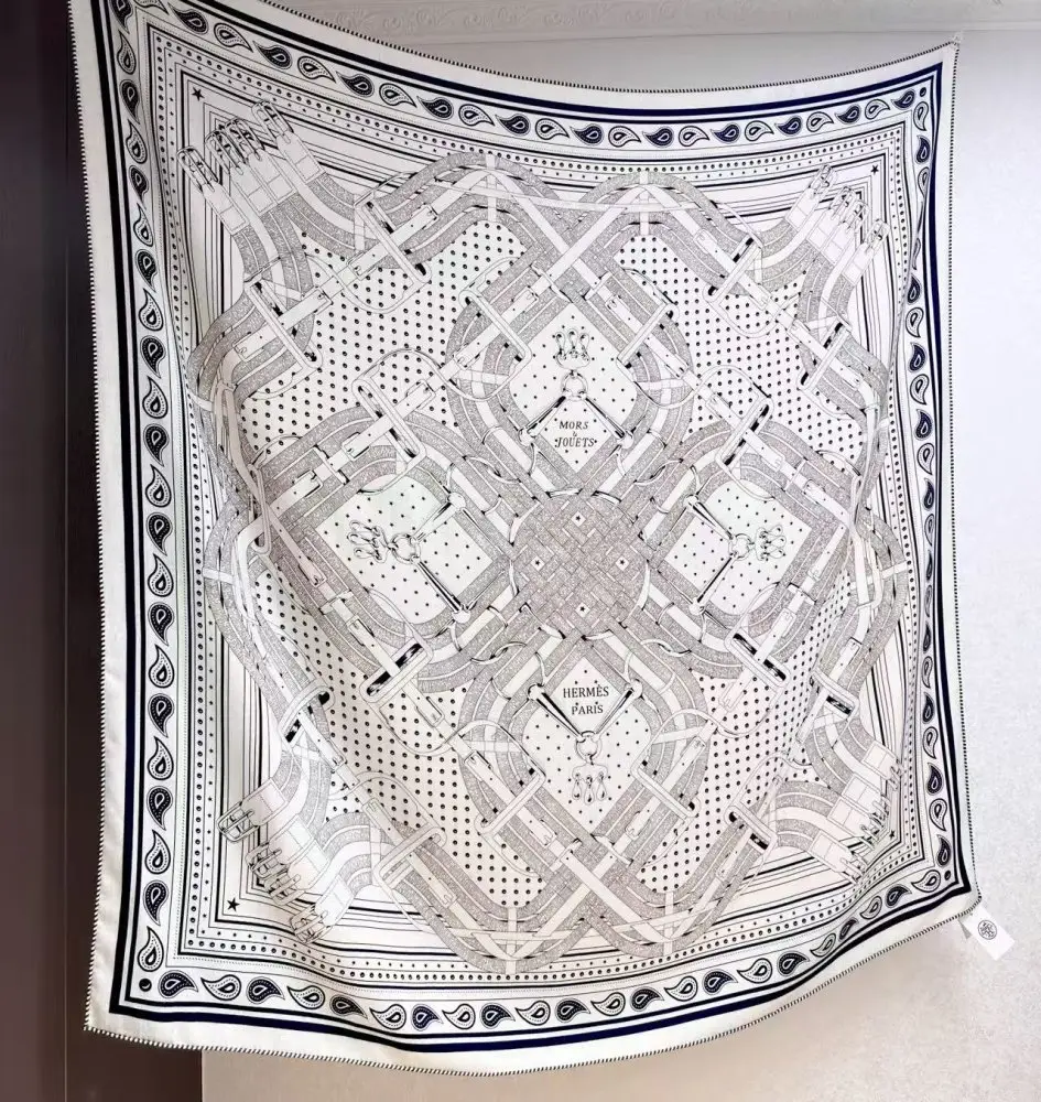 Hermes Scarf of cashmere — Photo 4