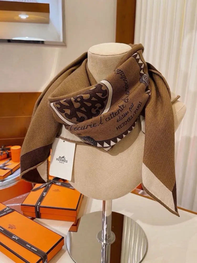 Hermes Scarf of cashmere — Photo 4