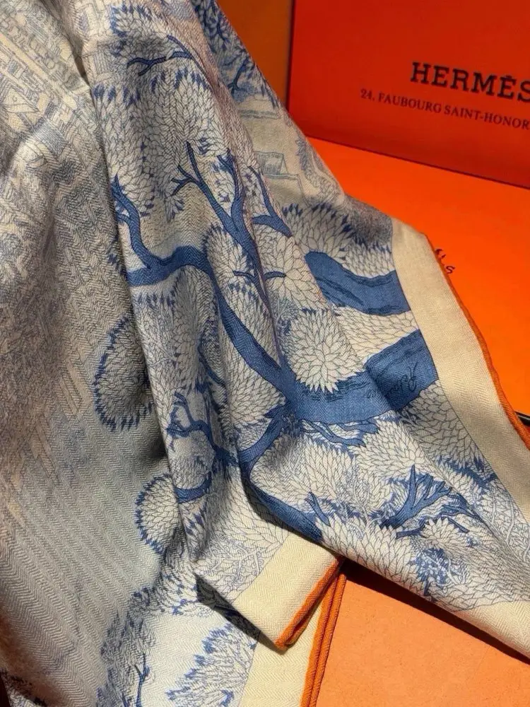 Hermes Scarf of cashmere — Photo 4