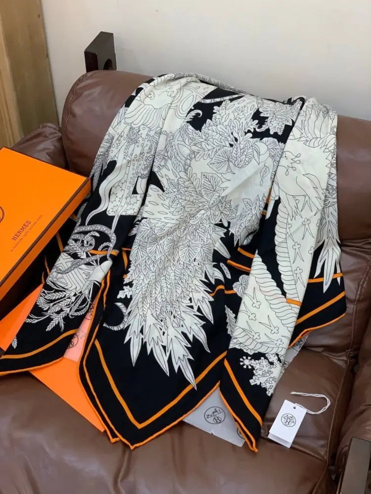 Hermes Scarf of cashmere — Photo 4