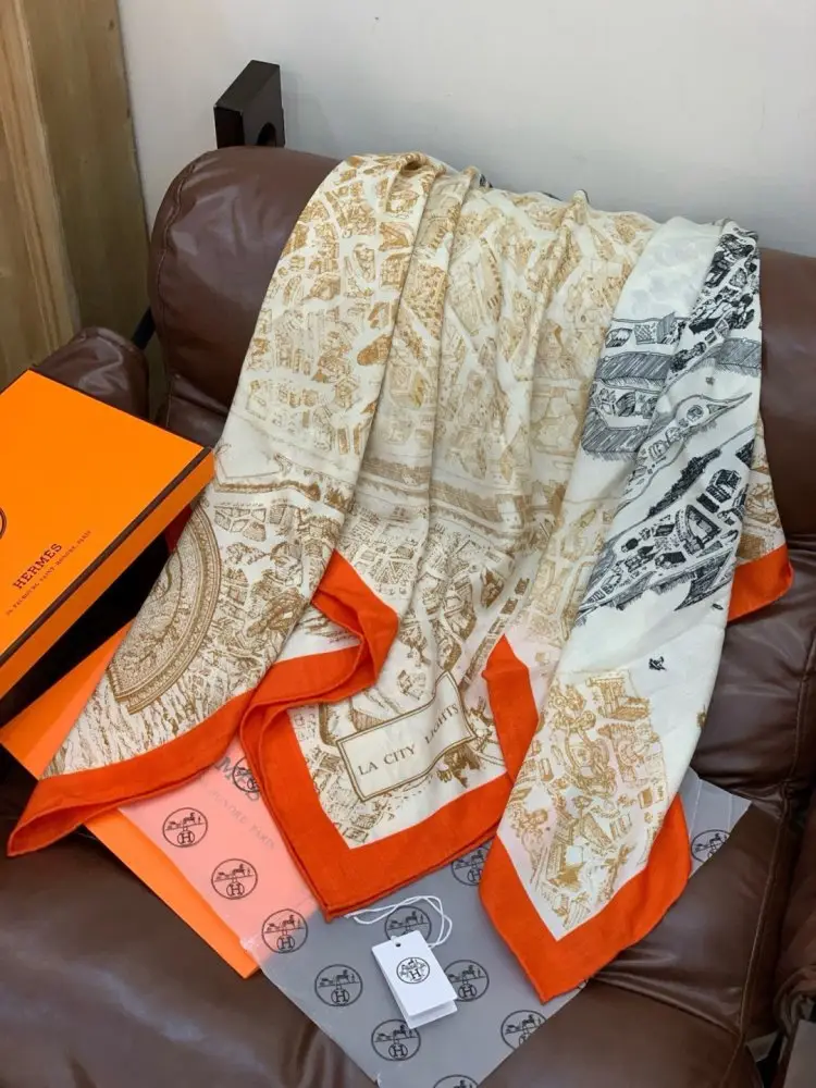 Hermes Scarf of cashmere — Photo 4