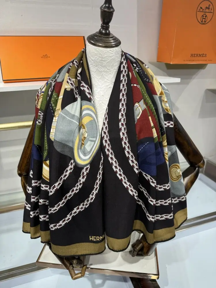 Hermes Scarf of cashmere — Photo 4