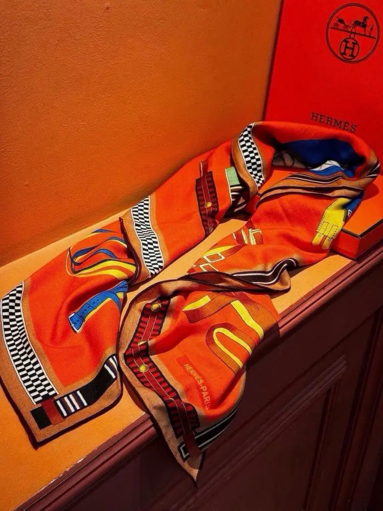 Hermes Scarf of cashmere — Photo 4