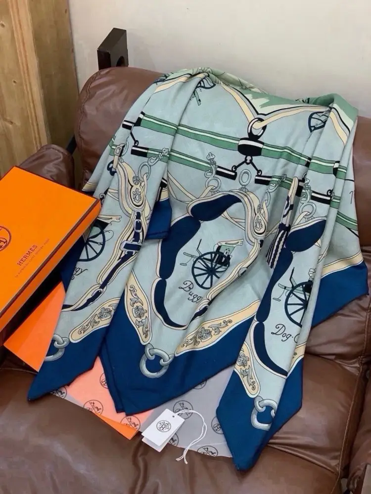 Hermes Scarf of cashmere — Photo 4