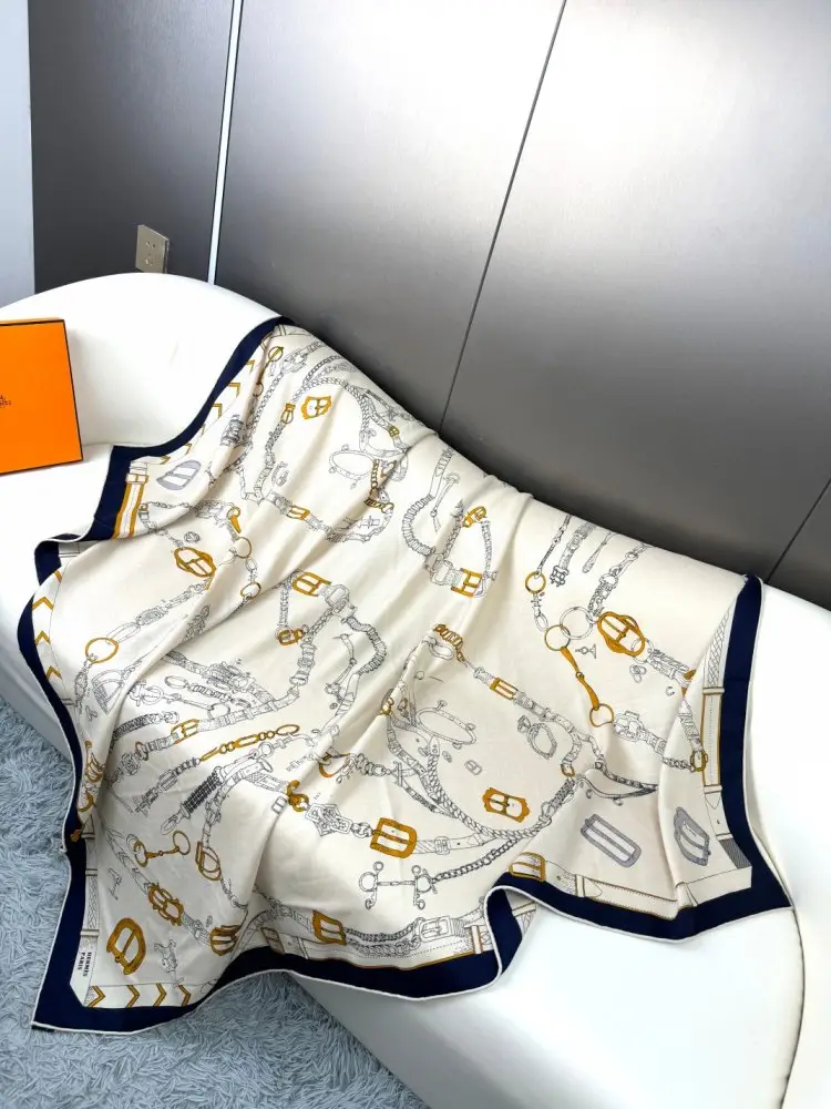 Hermes Scarf of cashmere — Photo 4