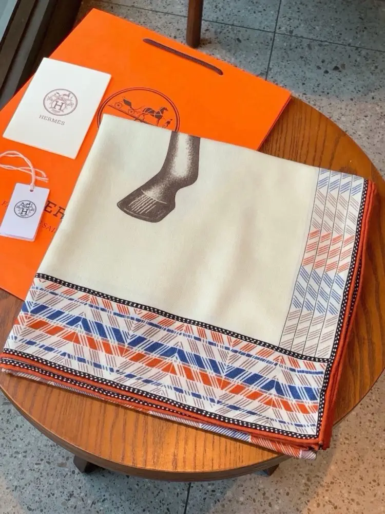 Hermes Scarf of cashmere — Photo 4