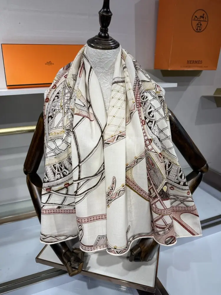 Hermes Scarf of cashmere — Photo 4