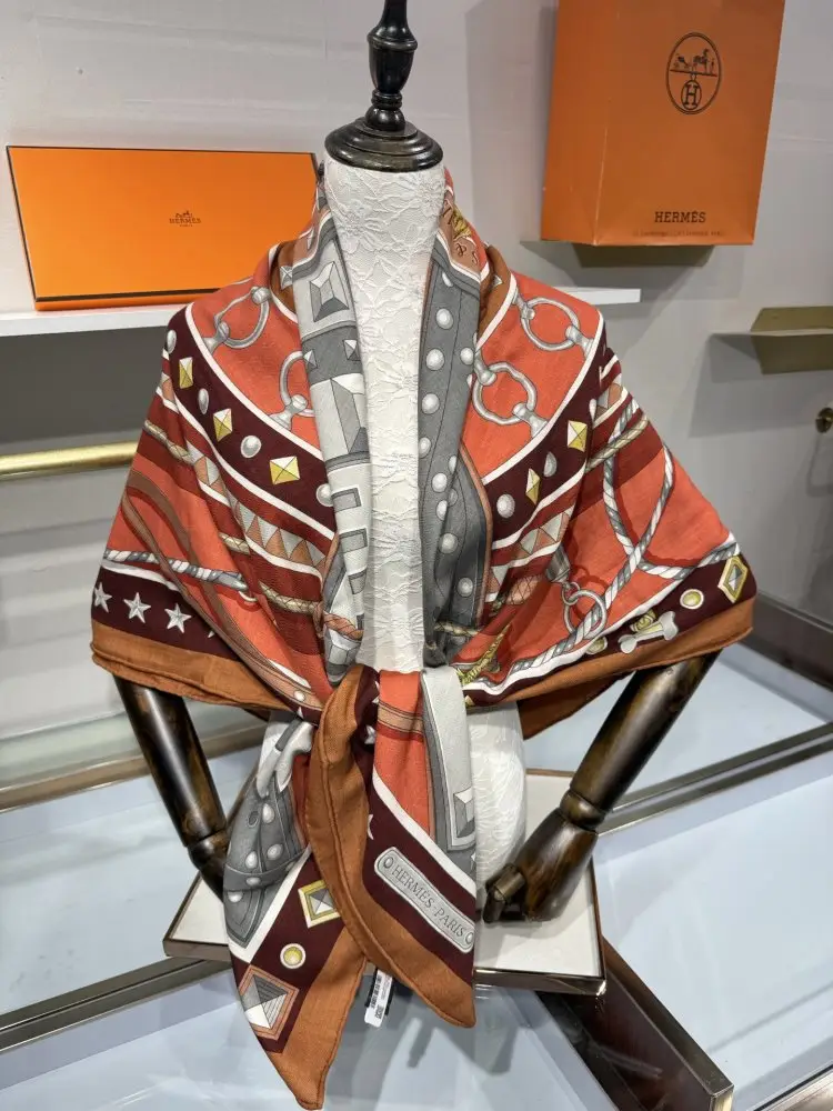Hermes Scarf of cashmere — Photo 4