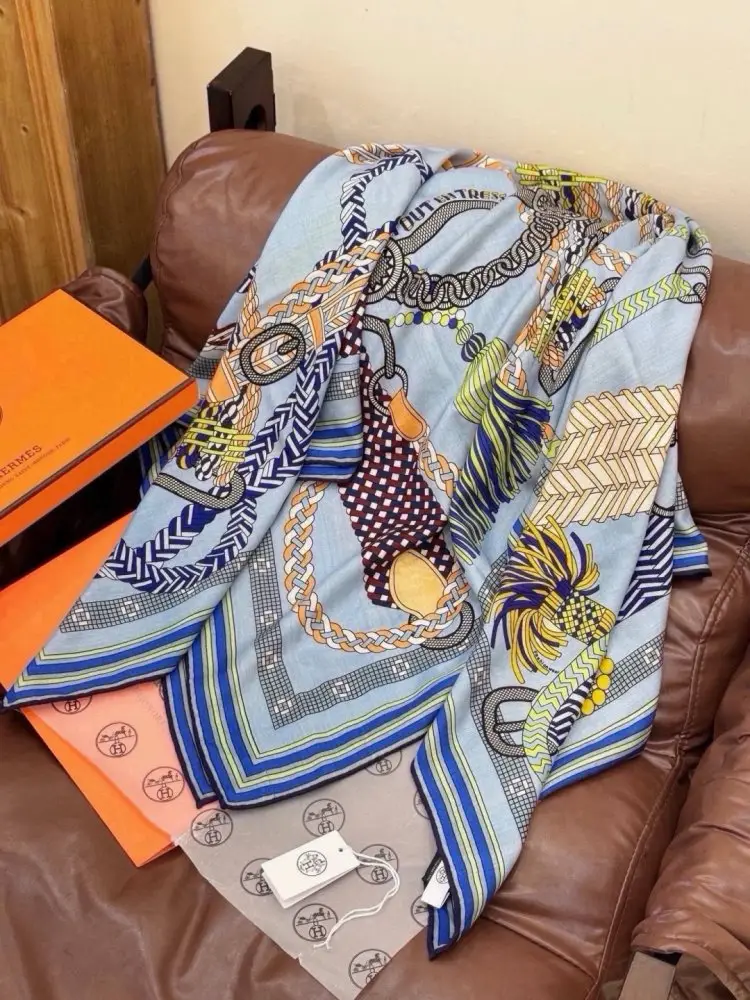 Hermes Scarf of cashmere — Photo 4