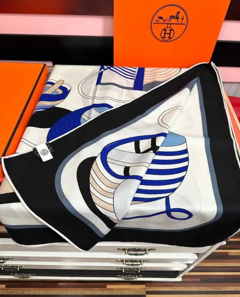 Hermes Scarf of cashmere — Photo 5