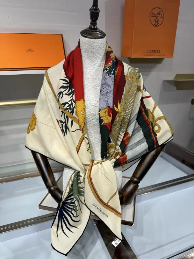 Hermes Scarf of cashmere — Photo 5