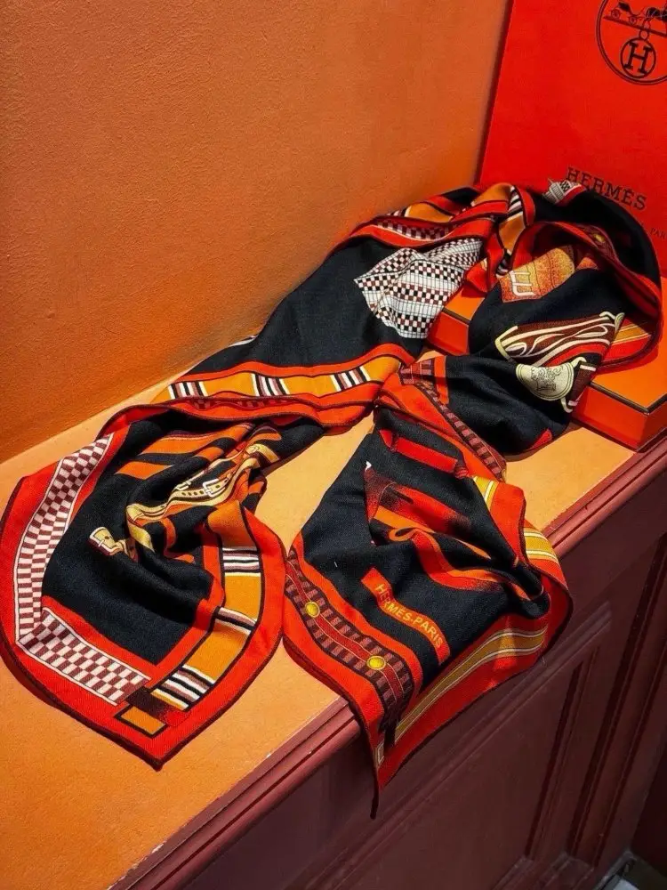 Hermes Scarf of cashmere — Photo 5