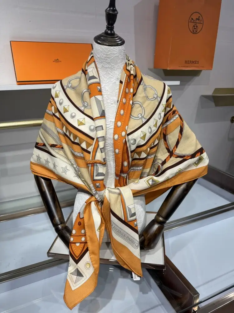 Hermes Scarf of cashmere — Photo 5