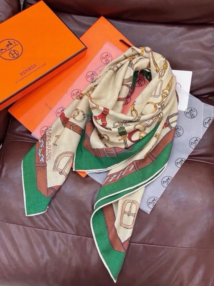 Hermes Scarf of cashmere — Photo 5