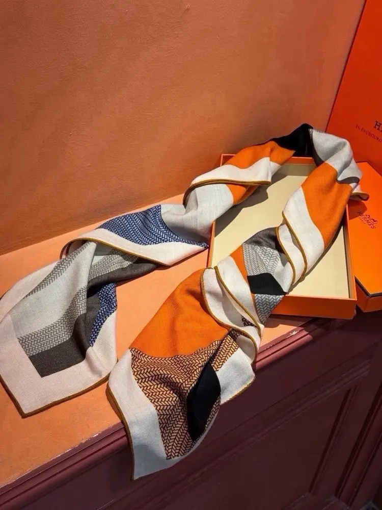 Hermes Scarf of cashmere — Photo 5