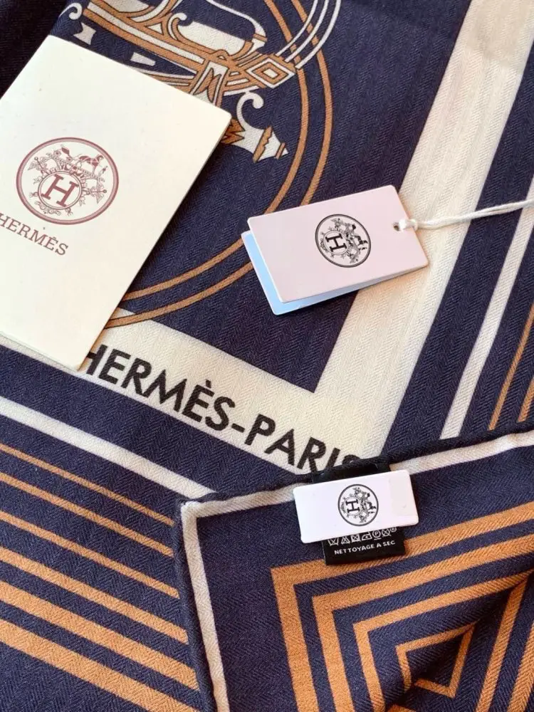 Hermes Scarf of cashmere — Photo 5