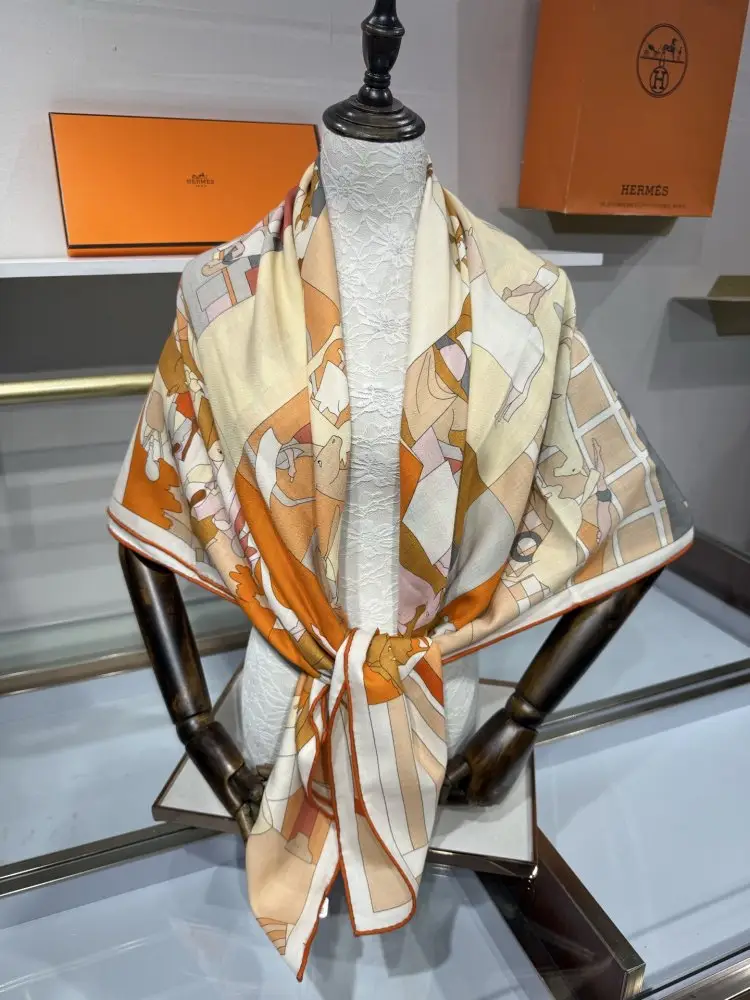 Hermes Scarf of cashmere — Photo 5