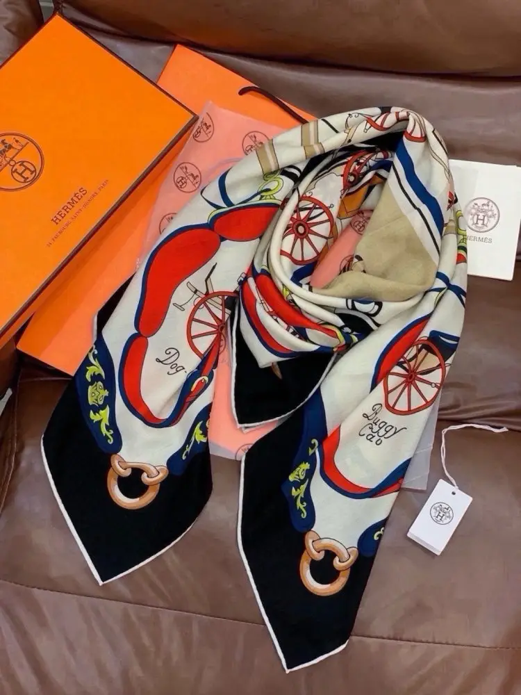 Hermes Scarf of cashmere — Photo 5