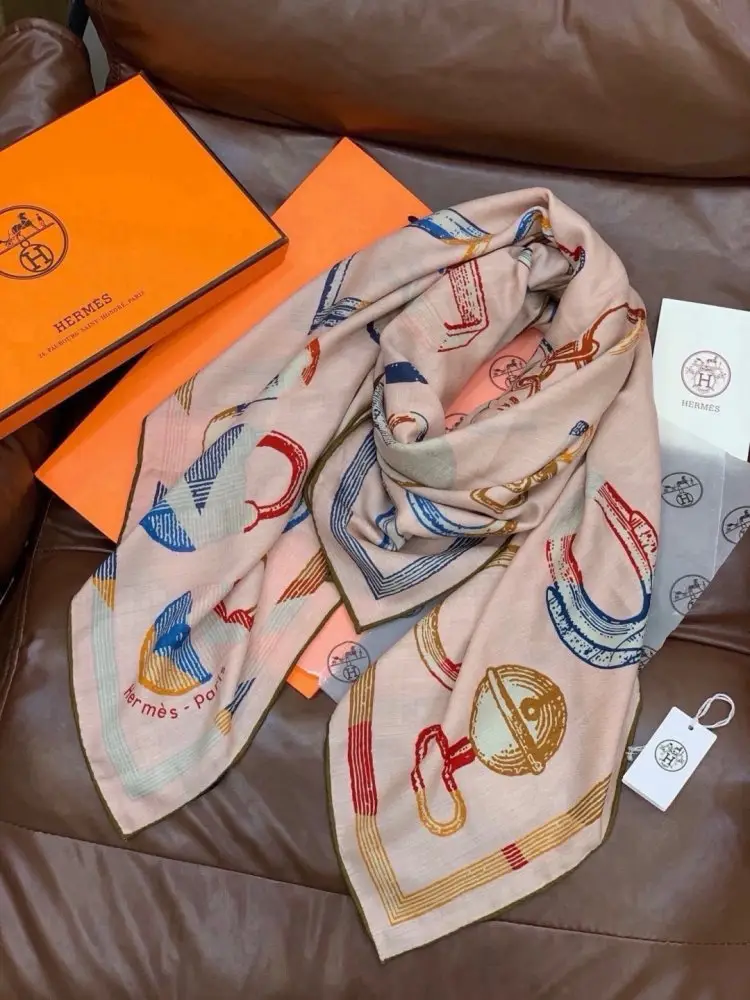 Hermes Scarf of cashmere — Photo 5