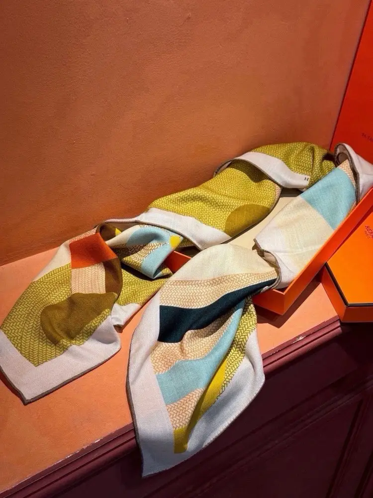 Hermes Scarf of cashmere — Photo 5