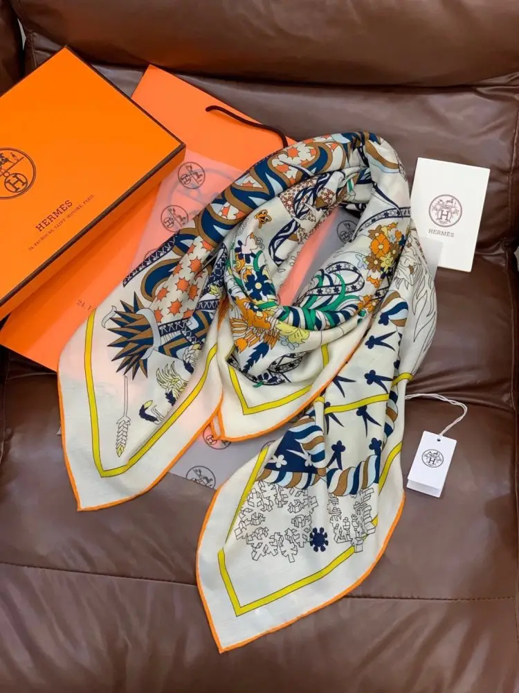 Hermes Scarf of cashmere — Photo 5