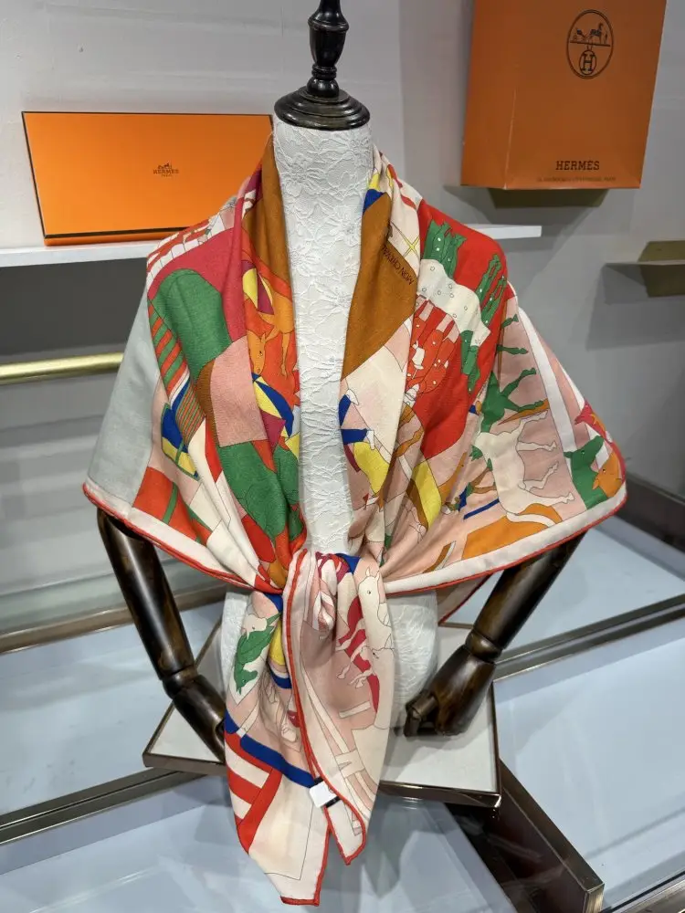 Hermes Scarf of cashmere — Photo 5