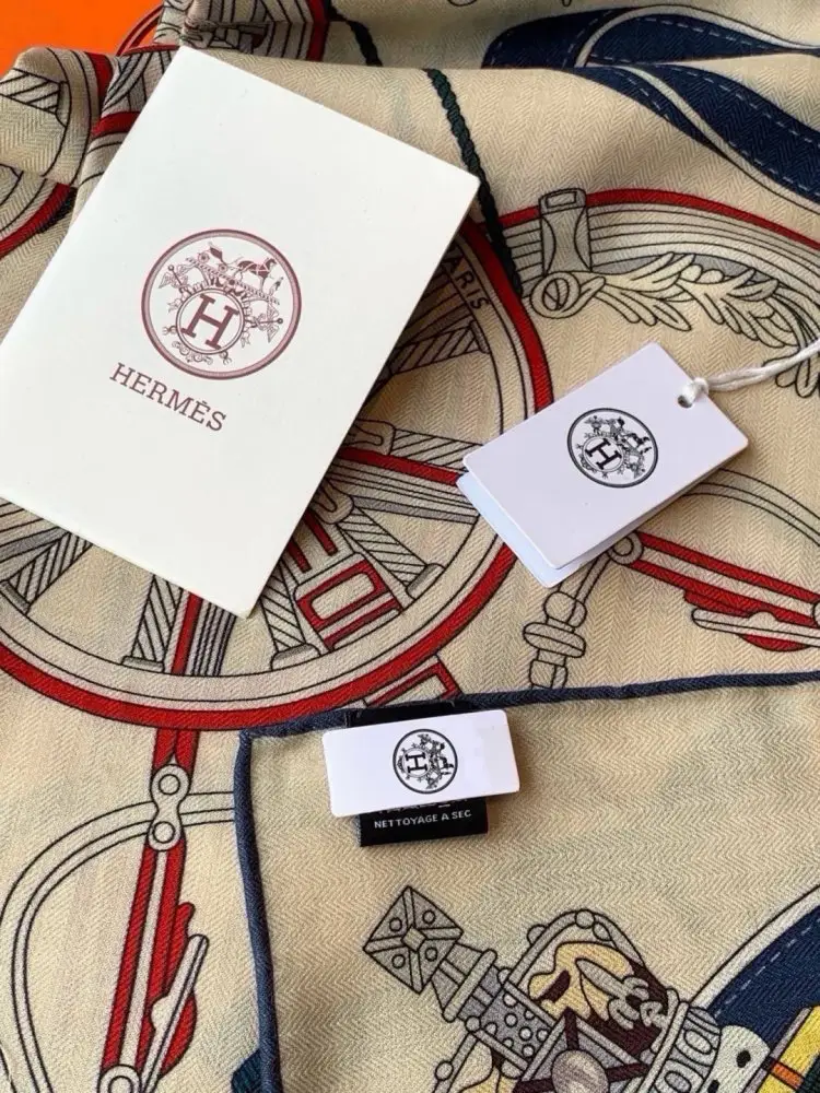 Hermes Scarf of cashmere — Photo 5