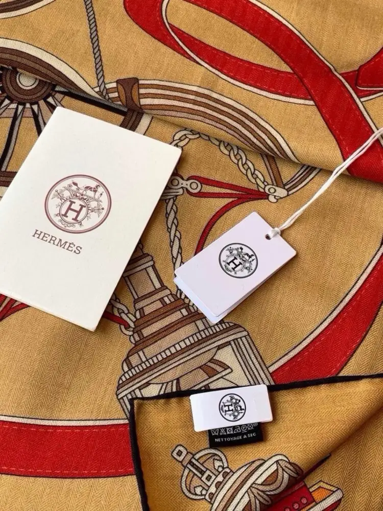 Hermes Scarf of cashmere — Photo 5