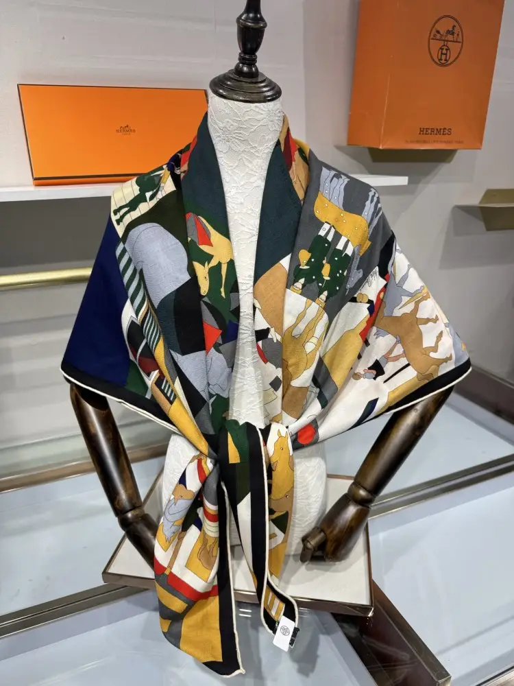 Hermes Scarf of cashmere — Photo 5