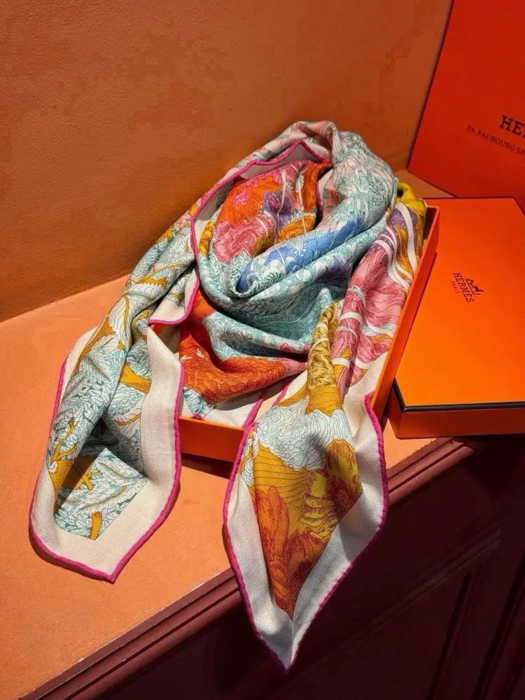 Hermes Scarf of cashmere — Photo 5
