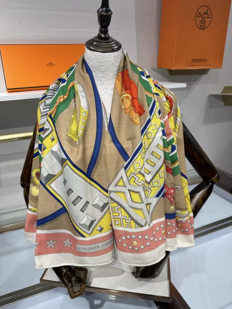 Hermes Scarf of cashmere — Photo 5