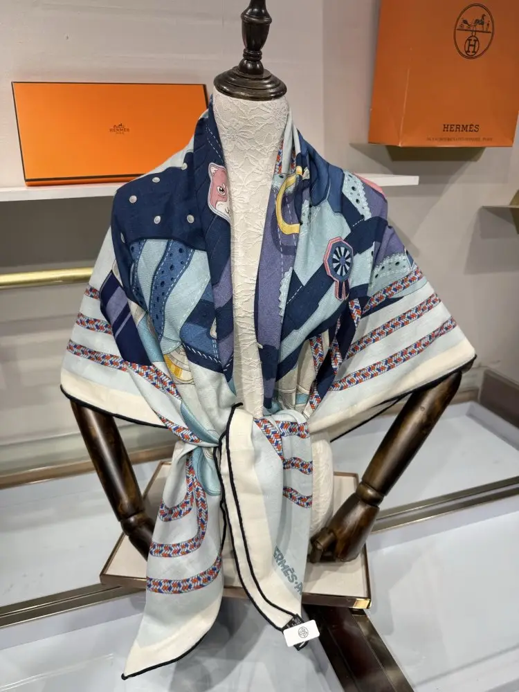 Hermes Scarf of cashmere — Photo 5
