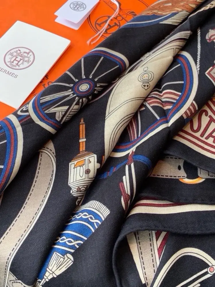 Hermes Scarf of cashmere — Photo 5