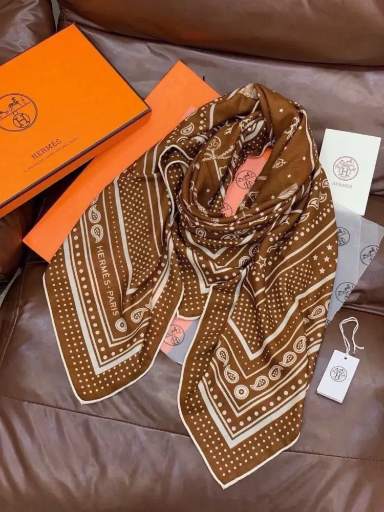 Hermes Scarf of cashmere — Photo 5