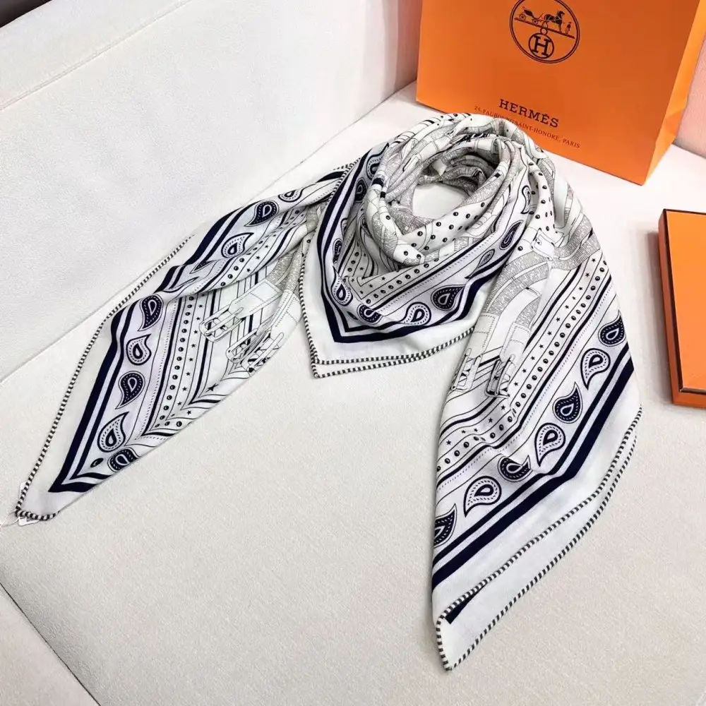 Hermes Scarf of cashmere — Photo 5