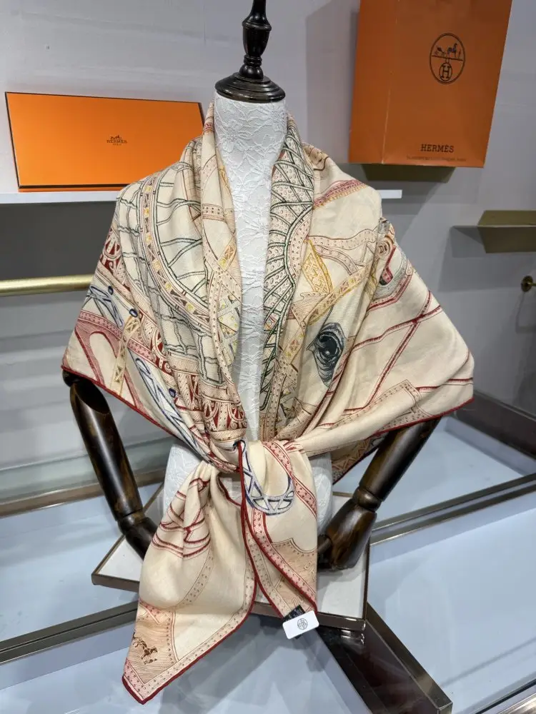 Hermes Scarf of cashmere — Photo 5