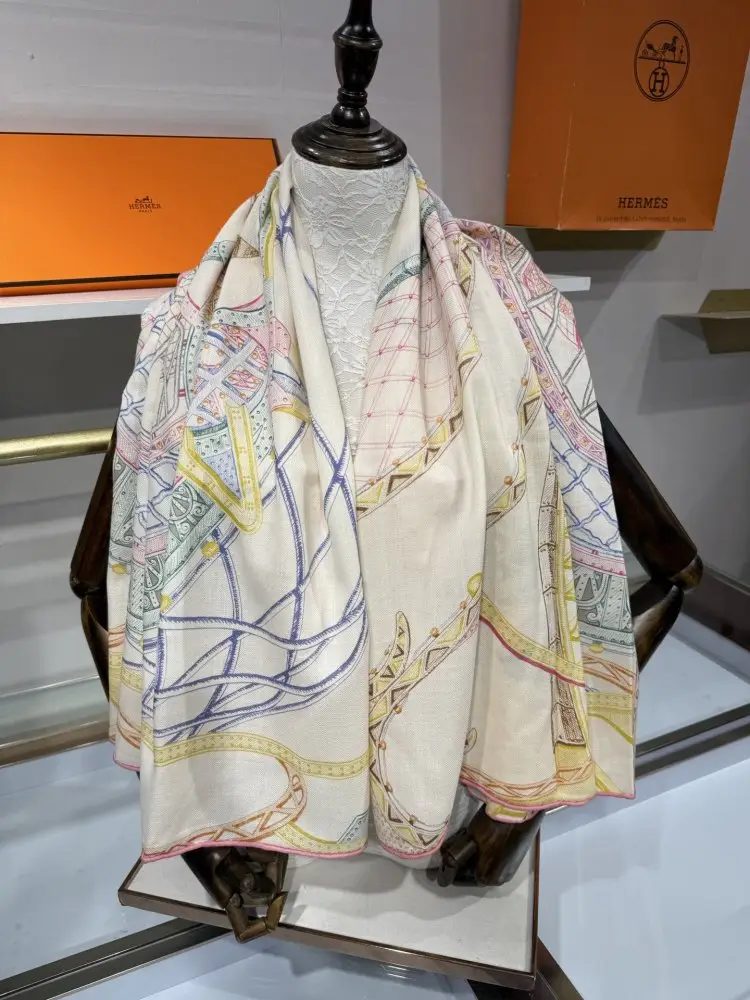 Hermes Scarf of cashmere — Photo 5