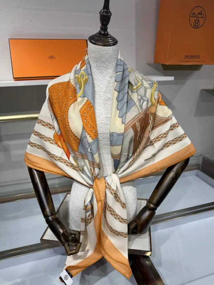 Hermes Scarf of cashmere — Photo 5