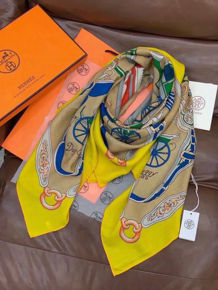 Hermes Scarf of cashmere — Photo 5