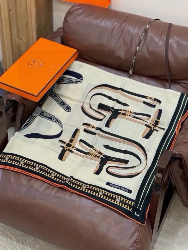 Hermes Scarf of cashmere — Photo 5