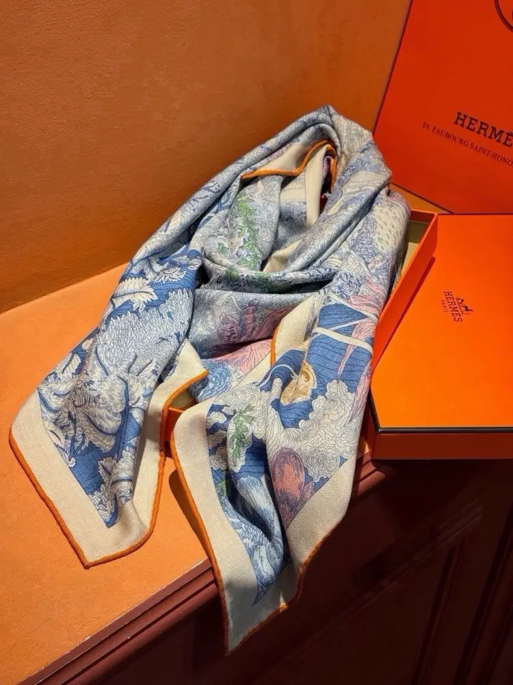 Hermes Scarf of cashmere — Photo 5